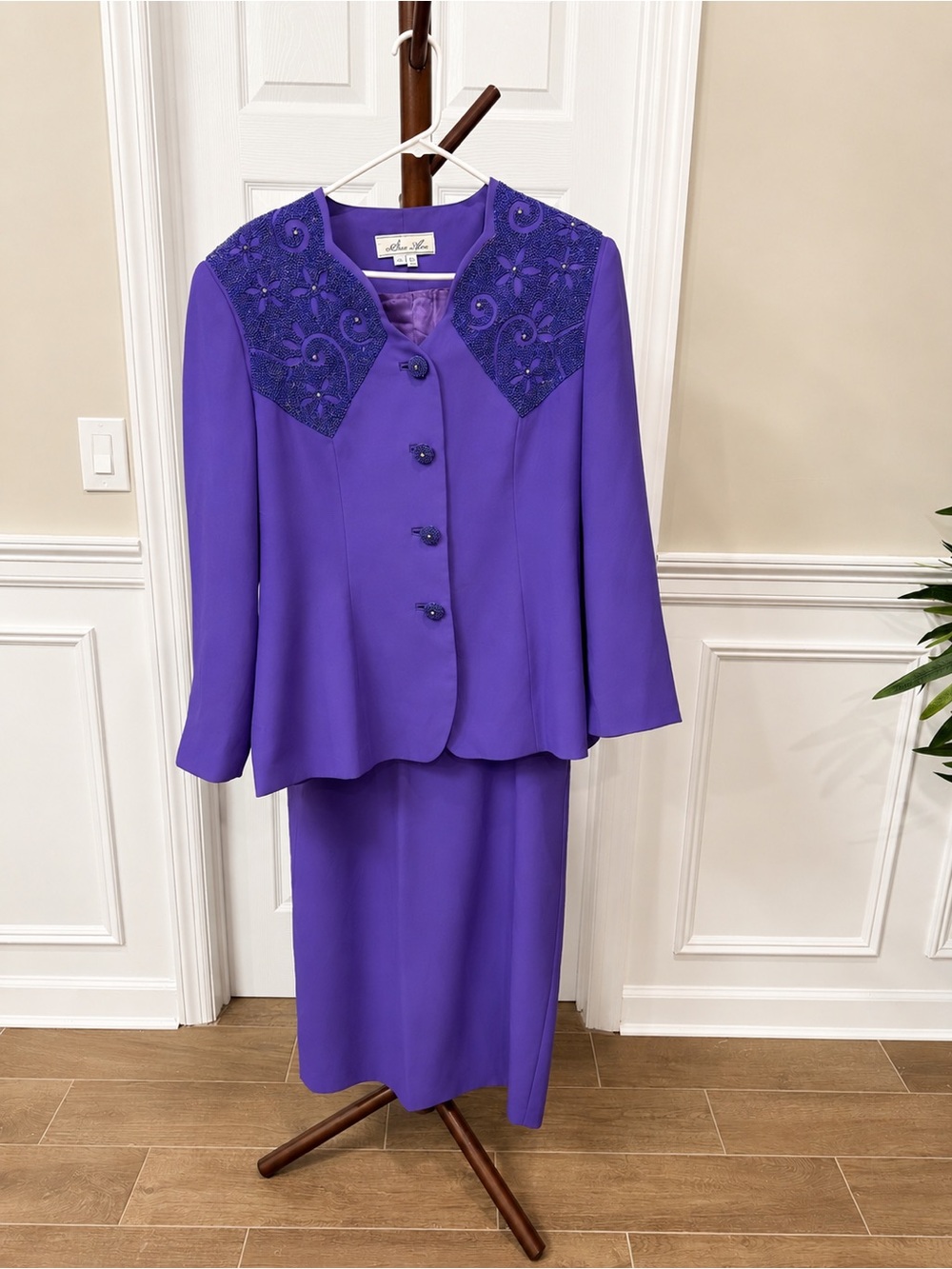 Le Suit Purple Beaded Collar Women's Skirt Suit